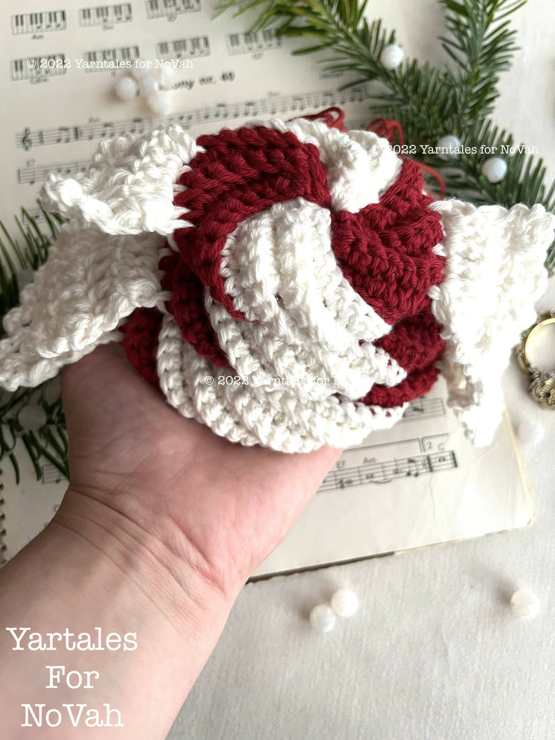 Swirly Bauble No. 8 - Hæklede julekugler