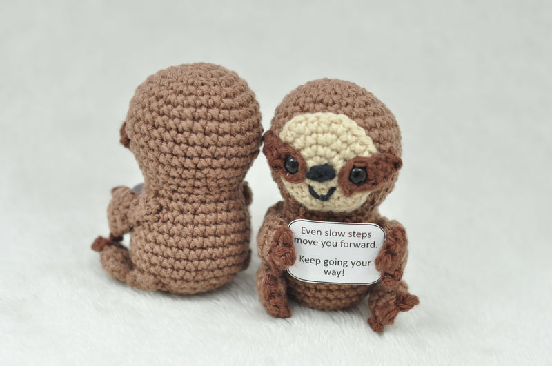 Hækleopskrift – dovendyr med sød hilsen