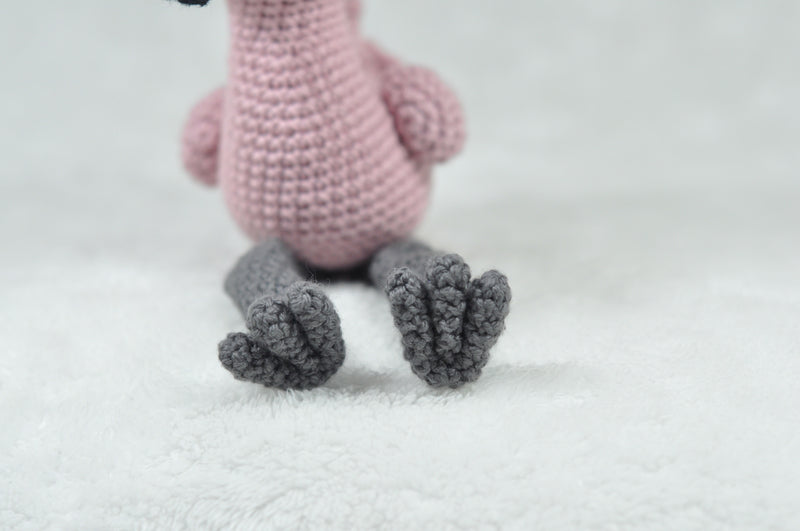 Hækleopskrift – sød flamingo med blomst