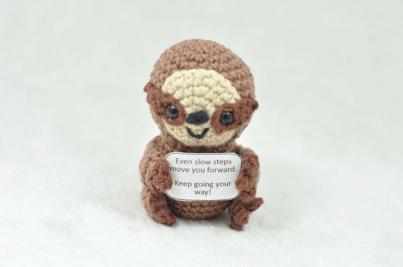 Hækleopskrift – dovendyr med sød hilsen