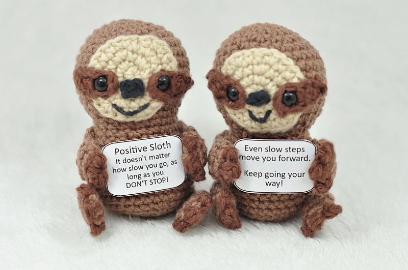 Hækleopskrift – dovendyr med sød hilsen